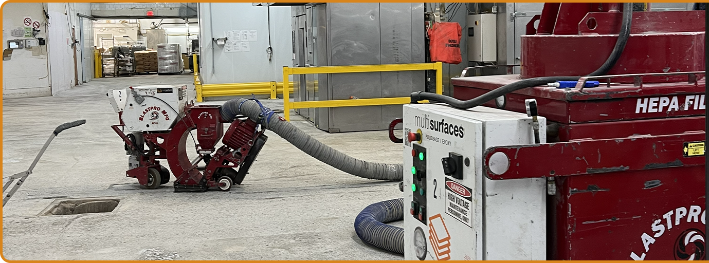 Meulage de plancher en béton industriel avec système d’aspiration pour préparation de surface